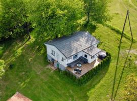 Cozy little Dreamcatcher jacuzzi incl, villa em Tomnatic