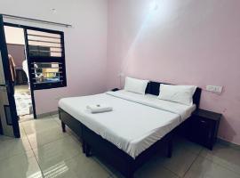 Mahadev Hotel !! Near Chandigarh Int'l Airport !, hotel in Chandigarh Airport
