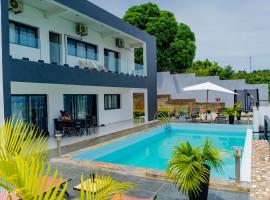 Villa CasaCocoa, hotel que acepta mascotas en Hell-Ville