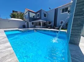 Villa Oasis - Luxury Retreat, Pool, Jacuzzi, BBQ, AC, Fast Wi-fi, Chefs Kitchen