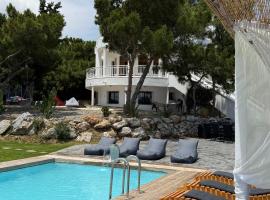 Kallithea Residence Private Pool & Jacuzzi Ideal for Events & Groups, hotel u gradu 'Koskinou'