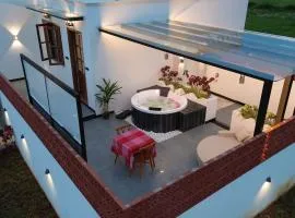 Romantic Jacuzzi Villa in Bangalore - Juliet Vista