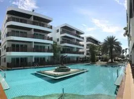 Large beachfront apartment in Cha-am