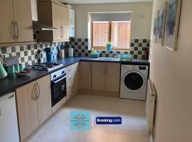 Modern 2-Bedroom Flat By Escape & Estates Short Lets & Serviced Accommodation Oldbury With Free Parking, hotel en Oldbury