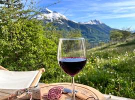 Terrasse, vue imprenable et accès direct pleine nature, votre refuge idéal, hôtel à Orcières