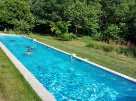 Gîte des Graves de Lilou โรงแรมในมาร์ติแยค