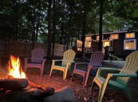 Tiny House on the Battenkill River, hotel di Greenwich