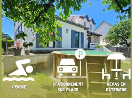 Maison paisible proche centre avec piscine, hotel in Angoulême