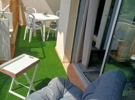 Appartement Fréjus Plage، فندق في فريجوس