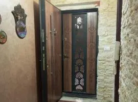 شقه مميزه بمدخل خاص بثلاث غرف