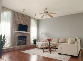 Bright & Cozy Broken Arrow Home!, Hotel in Broken Arrow