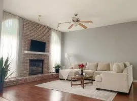 Bright & Cozy Broken Arrow Home!
