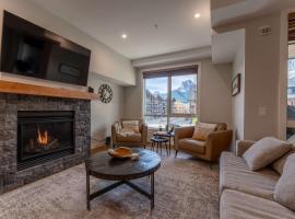 Modern Mountain Oasis Top floor 2 level 2bd, appartement à Canmore