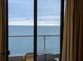 Роскошные апартаменты с видом на море в Цихисдзири на берегу лучшего пляжа Грузии
