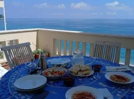 SUITE BLU INN , 10 mt from sea , one parking gratuito free