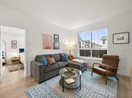 Chic Condo with Stylish Amenities in White Rock