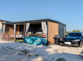 Sunset Hill Mobile home, hotel di Drage