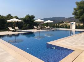 Villa Kleopatra, hotel in Loutra Oraias Elenis