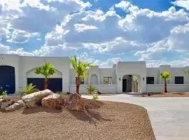 Bullhead oasis! Enjoy putt putt, view, pool & spa!