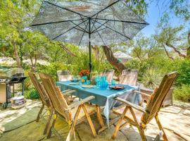 Casa Paloma Studio Artsy and Airy with Hot Tub Access, hotel in Patagonia