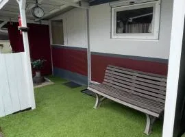 Campingplatz Wohnwagen mit Vorzelt
