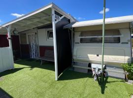 Campingplatz Wohnwagen mit Vorzelt, Hotel in Affing