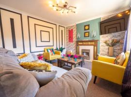 Chic and Cozy, 3 Min from Kingsholm, Parking Incl，位于格洛斯特的简易别墅