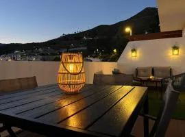 Apartamento con piscina y vistas - Cómpeta