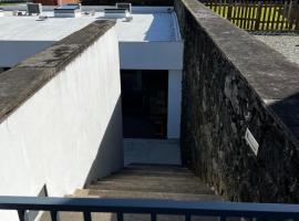 Arrenquinha Guesthouse # Azálea, khách sạn ở São Vicente Ferreira