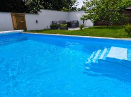 Ferienhaus Isabel mit Pool und Garten Nähe Quedlinburg, biệt thự ở Gernrode - Harz