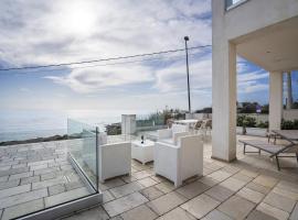 Villa Blu Panoramica Trilo Sea View - Happy Rentals, Hotel in Patù