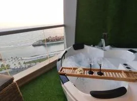 برج داماك جده شقه مطله على البحر damac jeddah