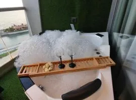 برج داماك جده شقه مطله على البحر damac jeddah