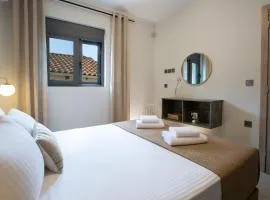 Staianna Suites - Stylish Suite Myrtia