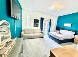 Spacious Iconic Lesmurdie House 2 bed, free WiFi and Parking