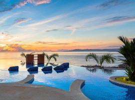 Residences by Pinnacle - Luxury 2 bed, 2 bath Romantic Zone condo, apartmán v rezidenci v destinaci Puerto Vallarta