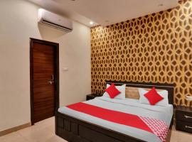 Hotel O New Royal Inn, hotell sihtkohas Gomti Nagar