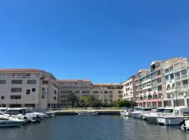 Studette sur la Marina, plage à 5 minutes