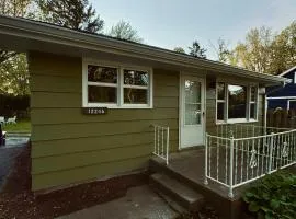 Chic Dunes Cottage with HOT TUB near Warren Dunes