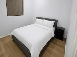 Affordable & cosy, close to train station, CBD & Airport