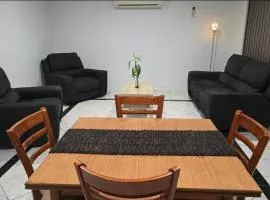 Affordable & cosy, close to train station, CBD & Airport