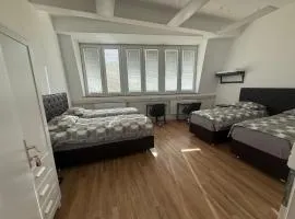 1 Zimmer 4 personen-Gemeinschaftsküche-Gemeinscharfts BAD WC