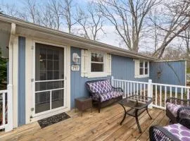 Cozy Cottages Blue Cottage-Hot tubTown