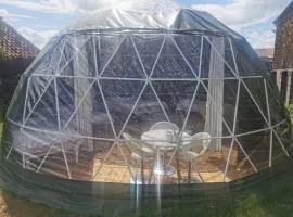 Lincoln Halo Dome,6 beds, Projector - Groups OK