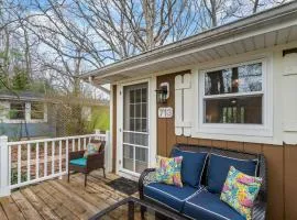 Cozy Cottages Brown Cottage Hot tubTown