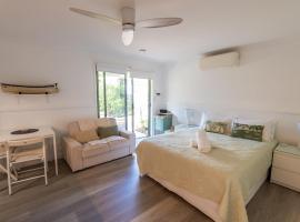 At The Beach - 50m to Main Beach, cheap hotel in Point Lookout