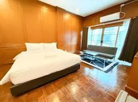 X Stay On Sukhumvit Soi 11