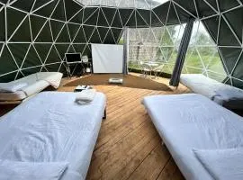 Lincoln Big Dome, 4 beds, Projector - Groups OK