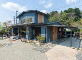 薪ストーブの古民家一軒宿アゼミチタベネル, skidresort i Shimo-ayashi