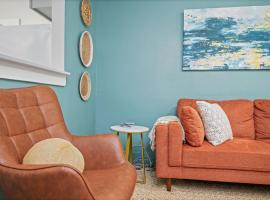 The Flats on Florida St - Super Comfy 2-Bedroom Apartments, holiday rental in Mobile